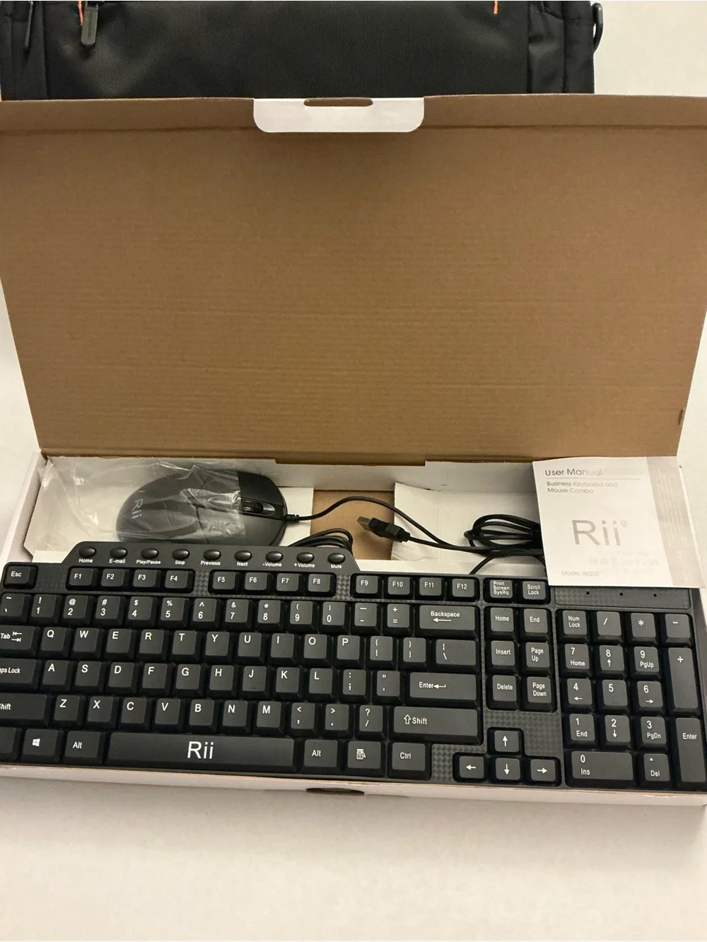 Black Business Laptop  Bag - Unbranded W/ wired keyboard Combo